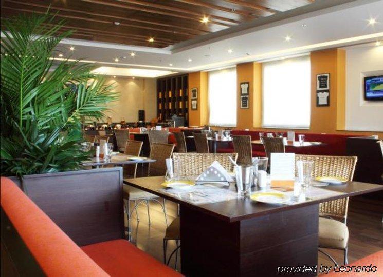 Lemon Tree Hotel Electronics City Μπανγκαλόρ Εστιατόριο φωτογραφία